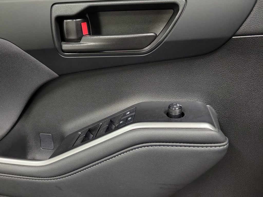 Used 2021 Toyota Highlander LE image 19