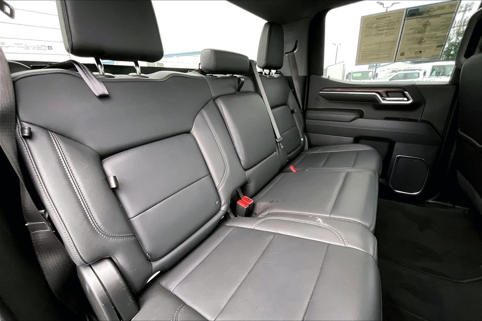 Used 2024 GMC Sierra 1500 SLT image 24