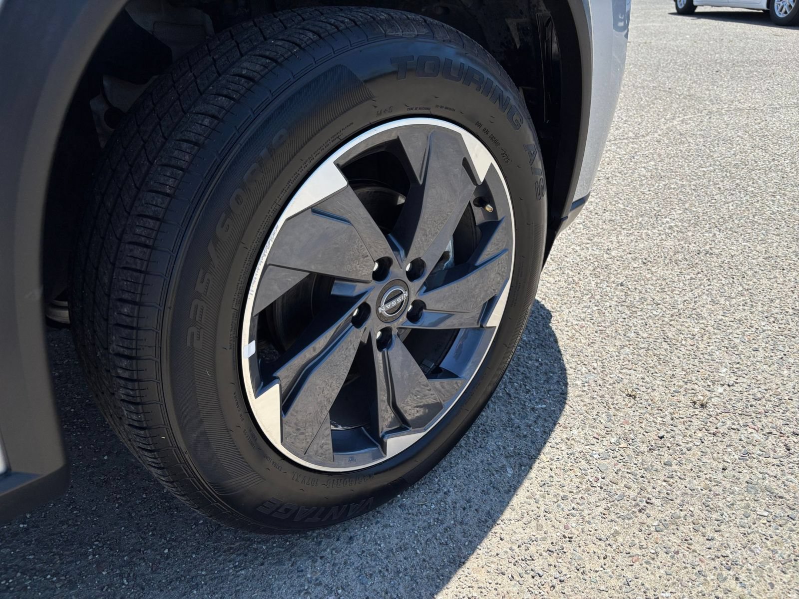 Used 2025 Nissan Rogue SV FWD image 32
