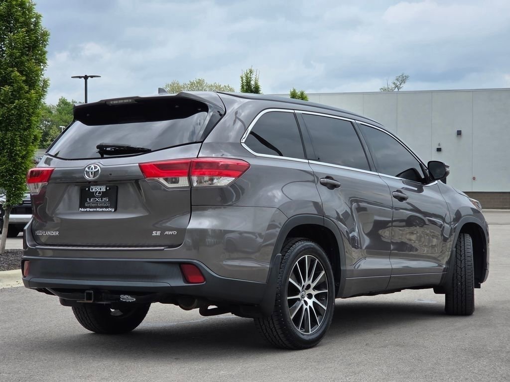Used 2017 Toyota Highlander SE AWD/4WD image 27