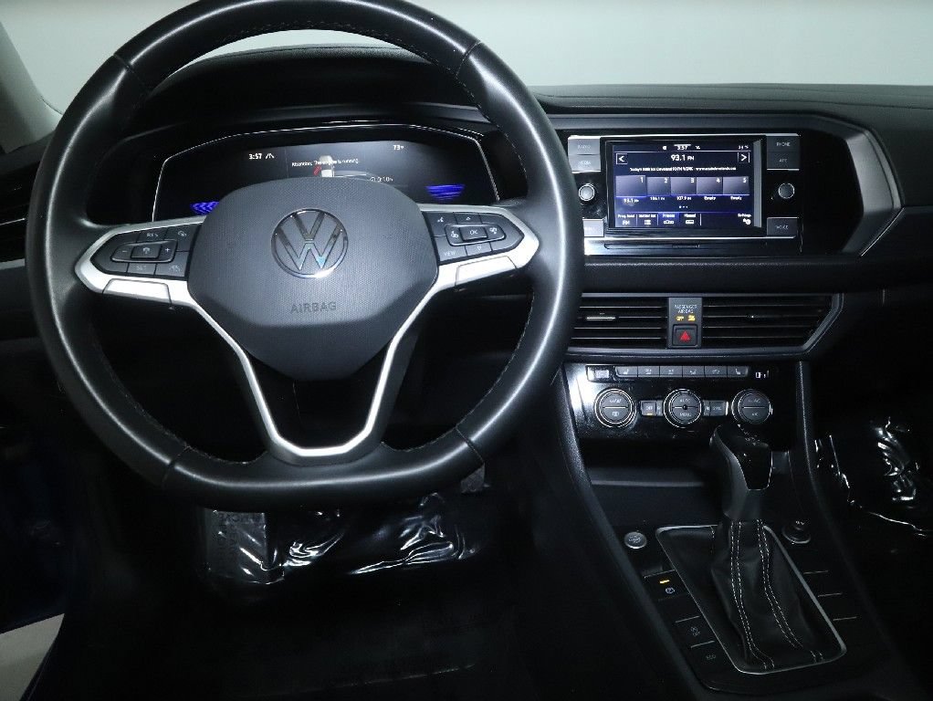 Used 2023 Volkswagen Jetta SE FWD image 28