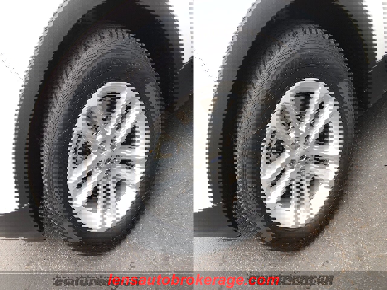 Used 2015 Ford Explorer XLT image 27