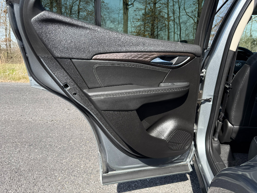 Used 2023 Buick Envision Avenir image 26