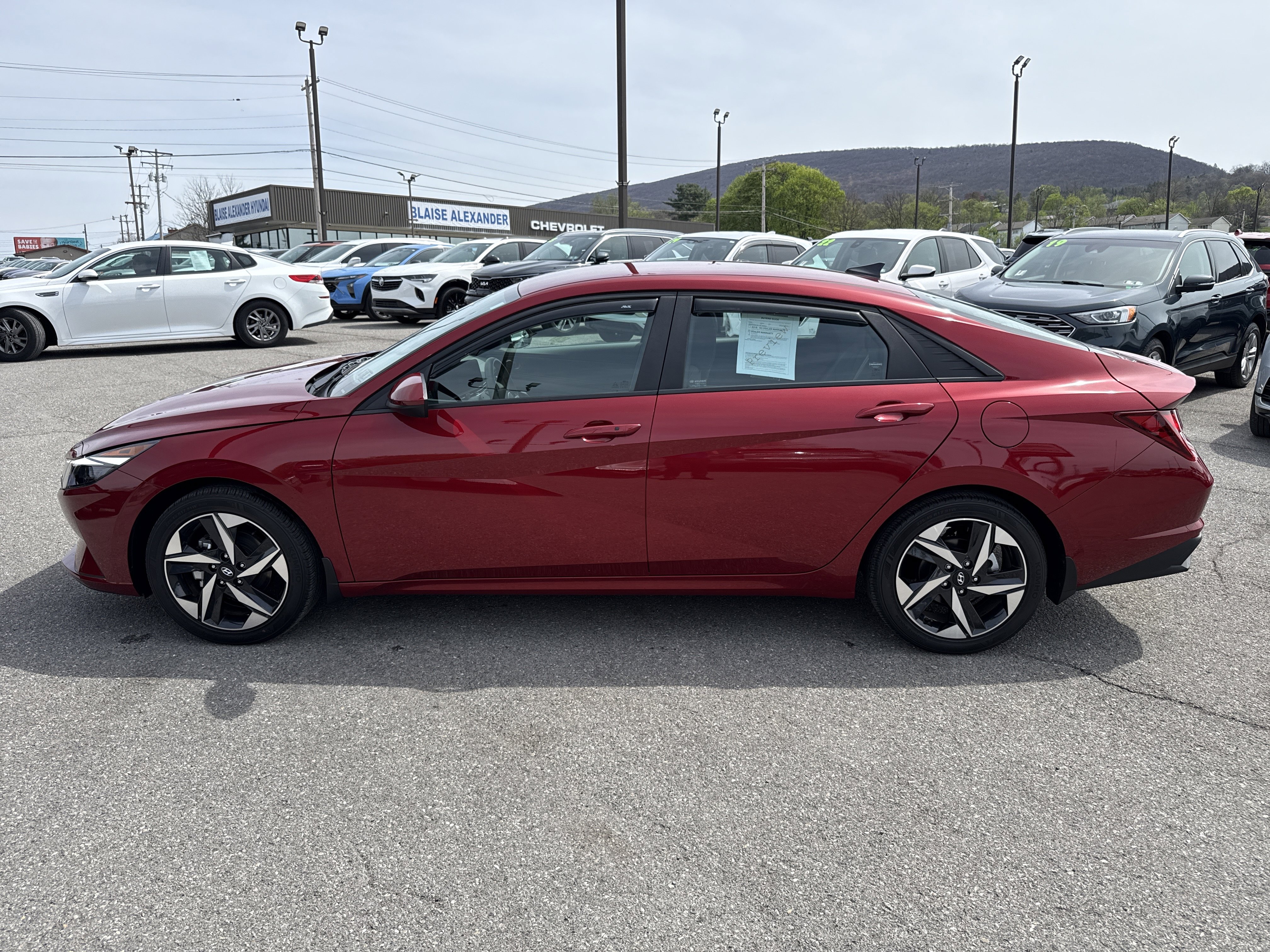 Used 2023 Hyundai Elantra SEL w/ Convenience Package image 7