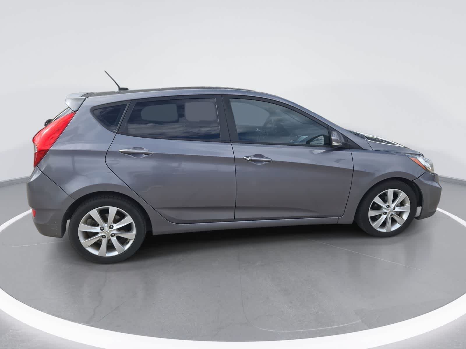 Used 2013 Hyundai Accent SE FWD image 9