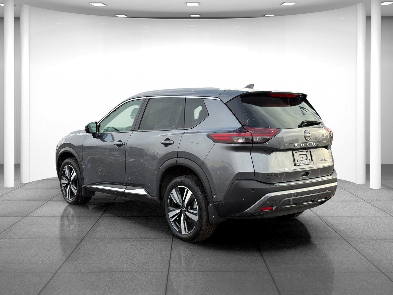 Used 2023 Nissan Rogue SL w/ SL Premium Package image 5