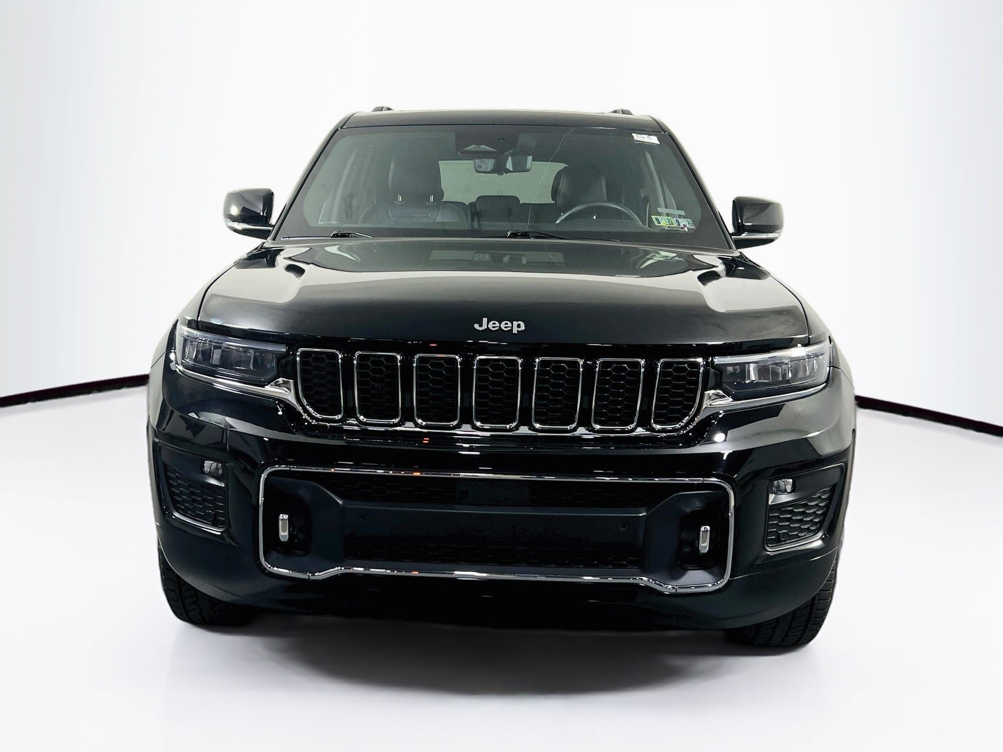 Used 2022 Jeep Grand Cherokee Overland w/ Luxury Tech Group IV AWD/4WD image 2