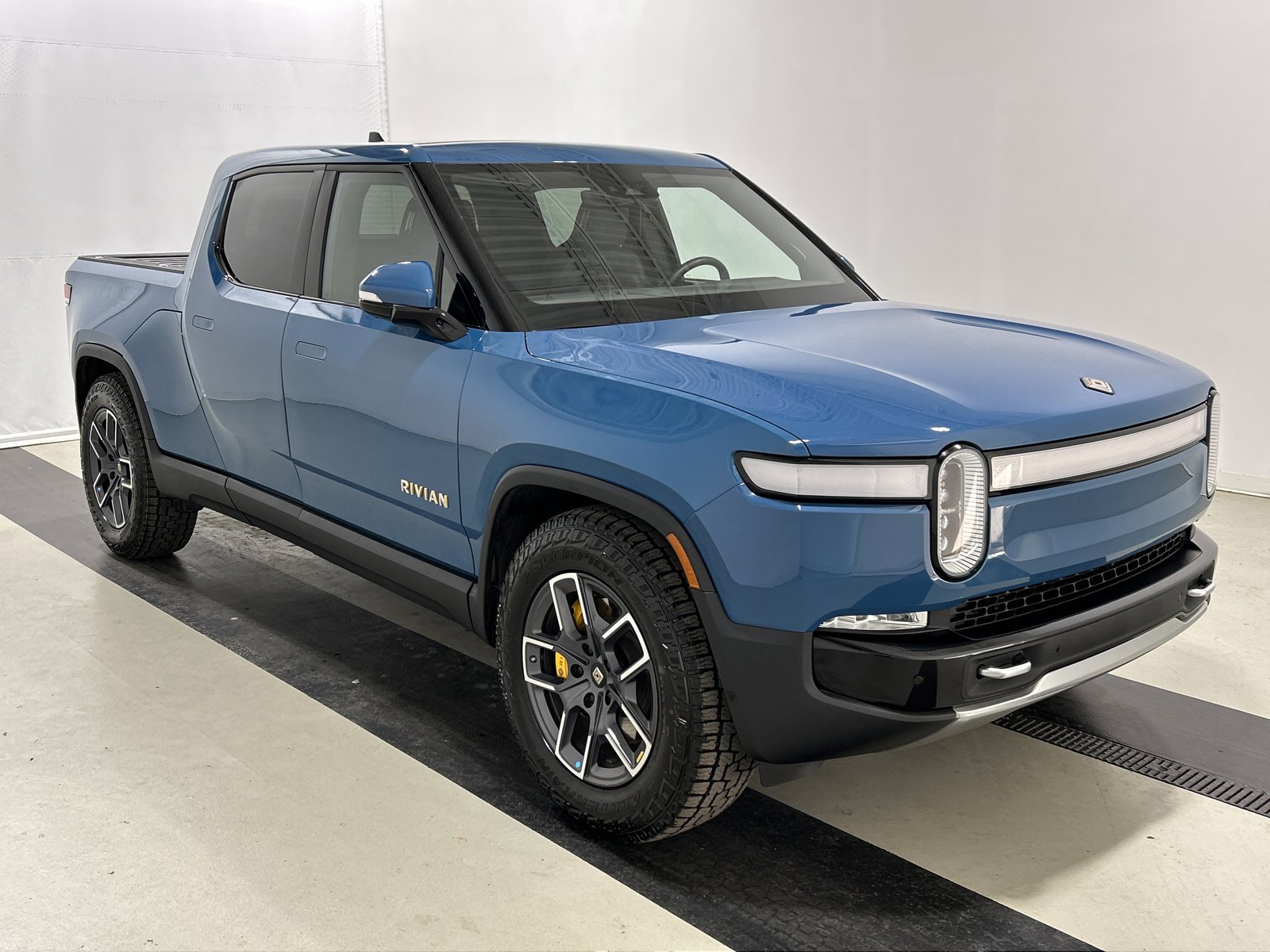 Used 2022 Rivian R1T Adventure image 7