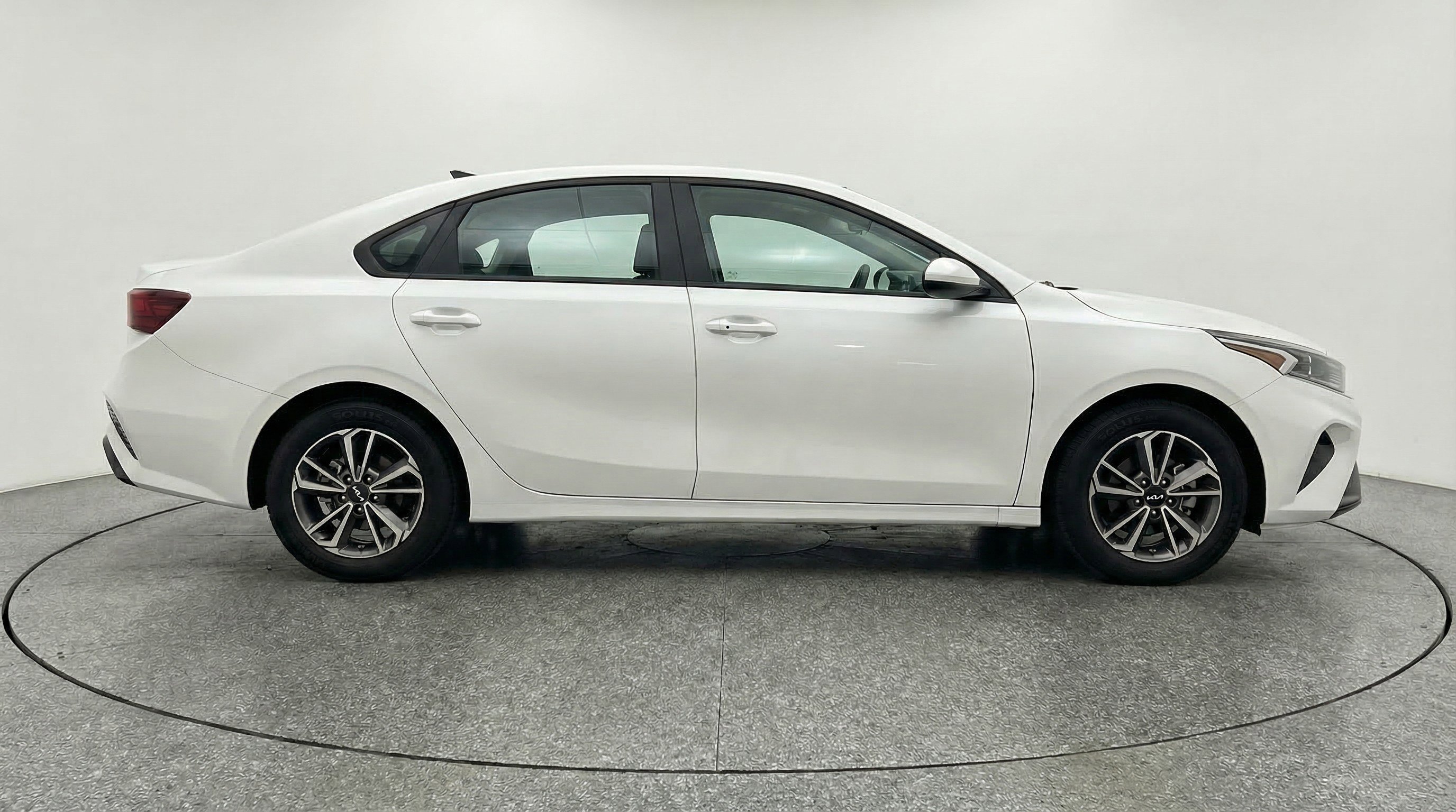 Used 2024 Kia Forte LXS FWD image 11