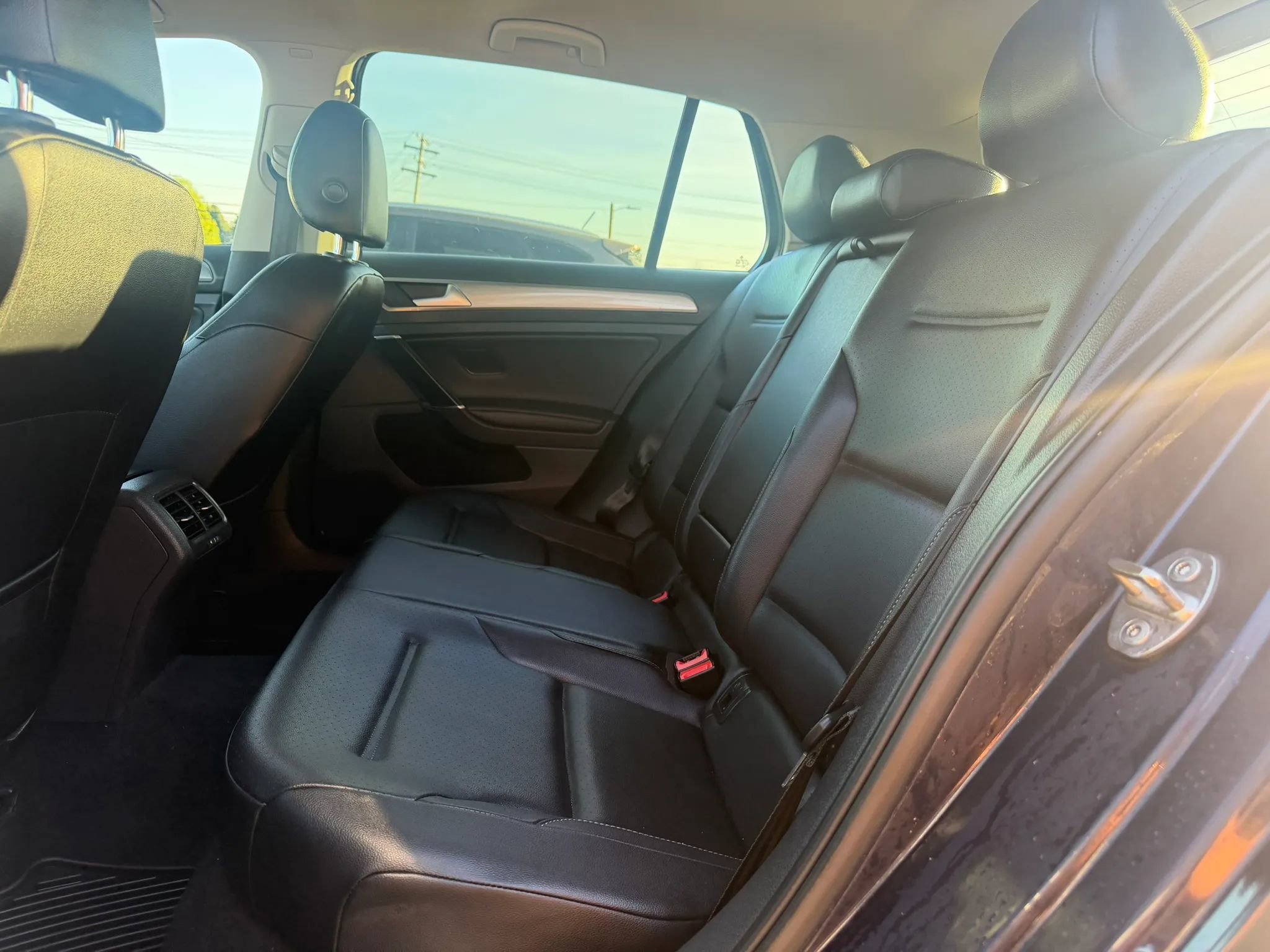 Used 2017 Volkswagen Golf SE FWD image 11