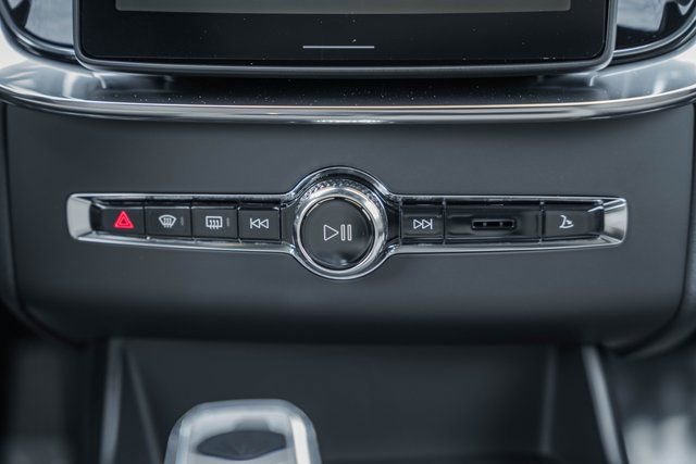 New 2026 Volvo XC90 B6 Plus w/ Protection Package Premier image 23