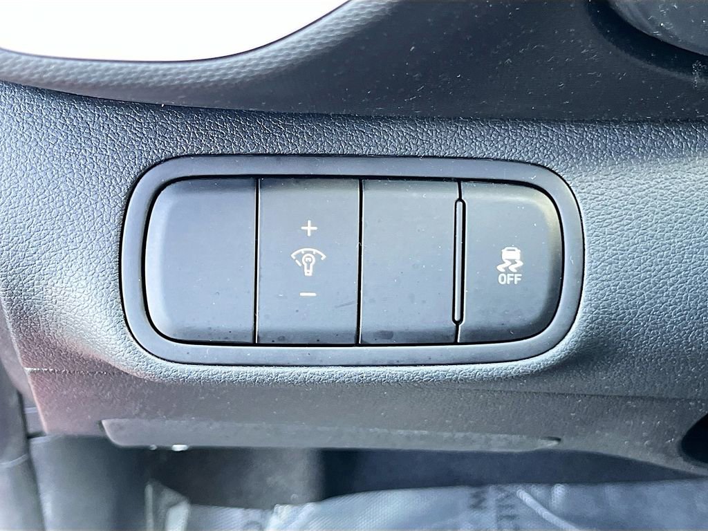 Used 2023 Hyundai Venue Limited w/ Cargo Package image 10