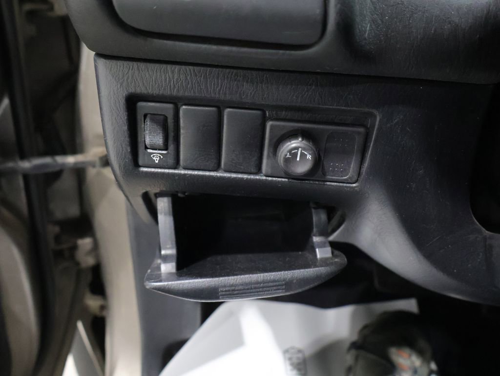 Used 2002 Nissan Pathfinder SE AWD/4WD image 27