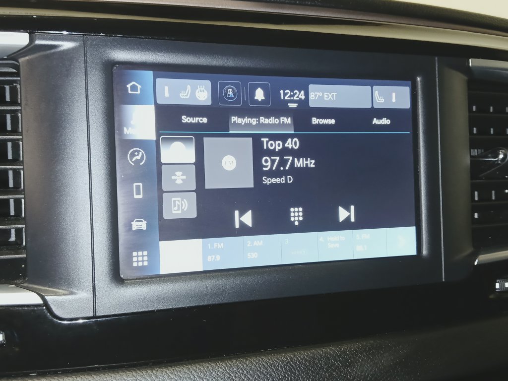Used 2024 Chrysler Voyager LX FWD image 23