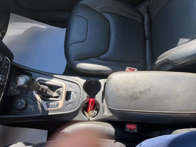 Used 2017 Jeep Cherokee Limited image 19