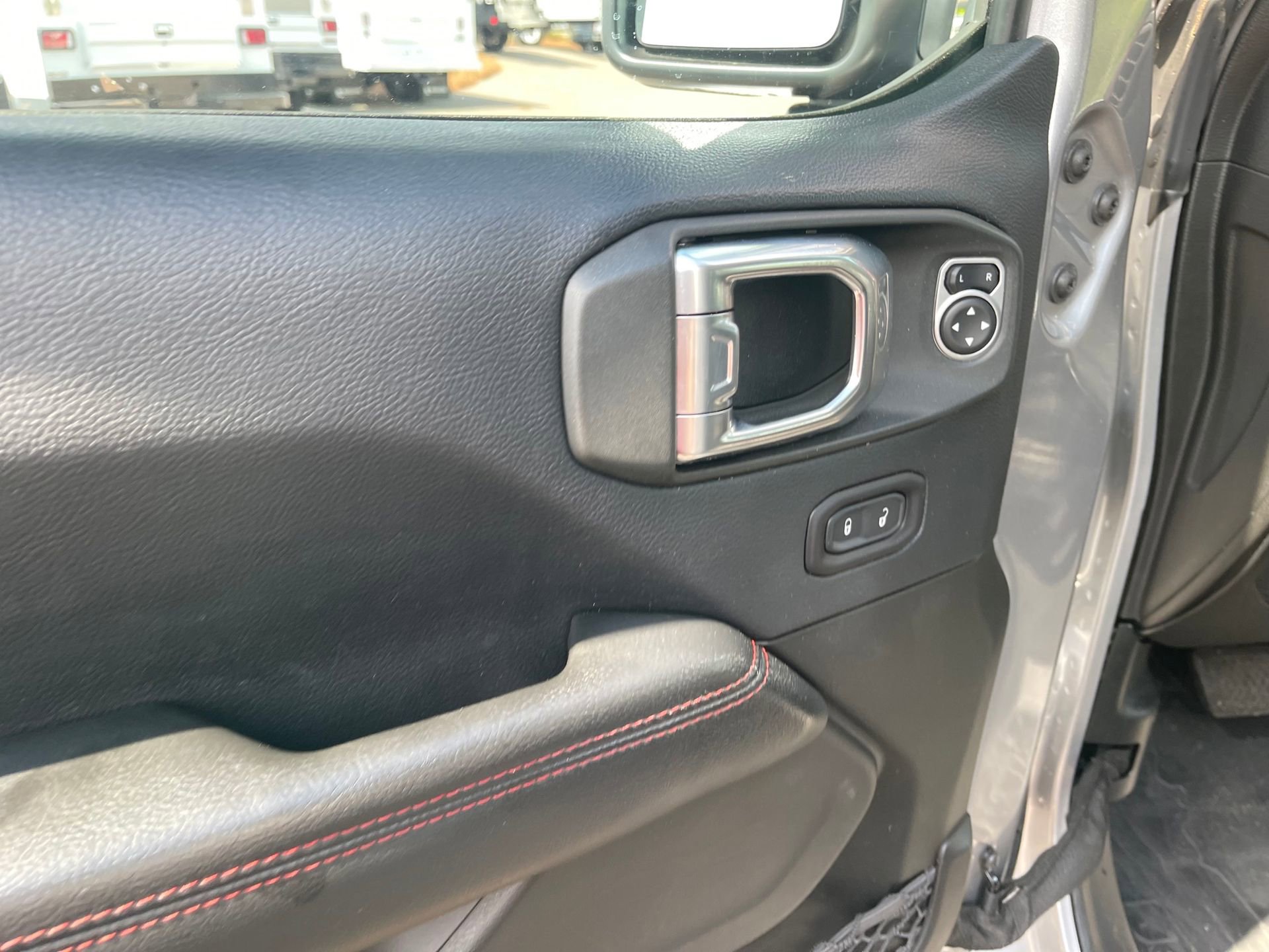 Used 2018 Jeep Wrangler Unlimited Rubicon w/ Dual Top Group image 12