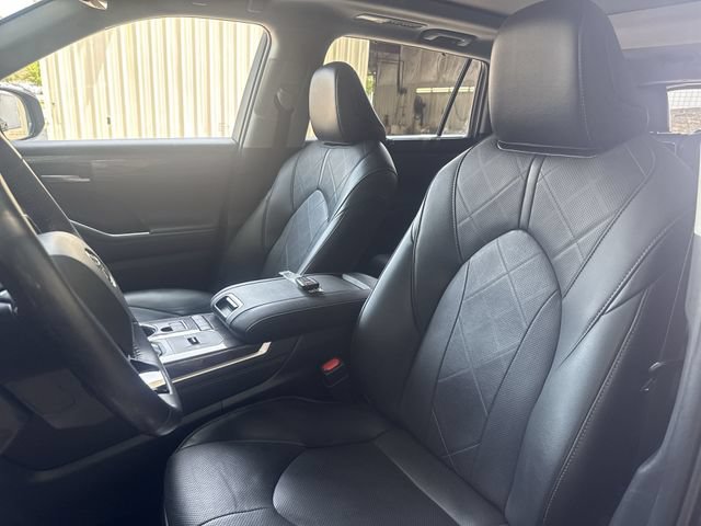Used 2022 Toyota Highlander Platinum AWD/4WD image 17