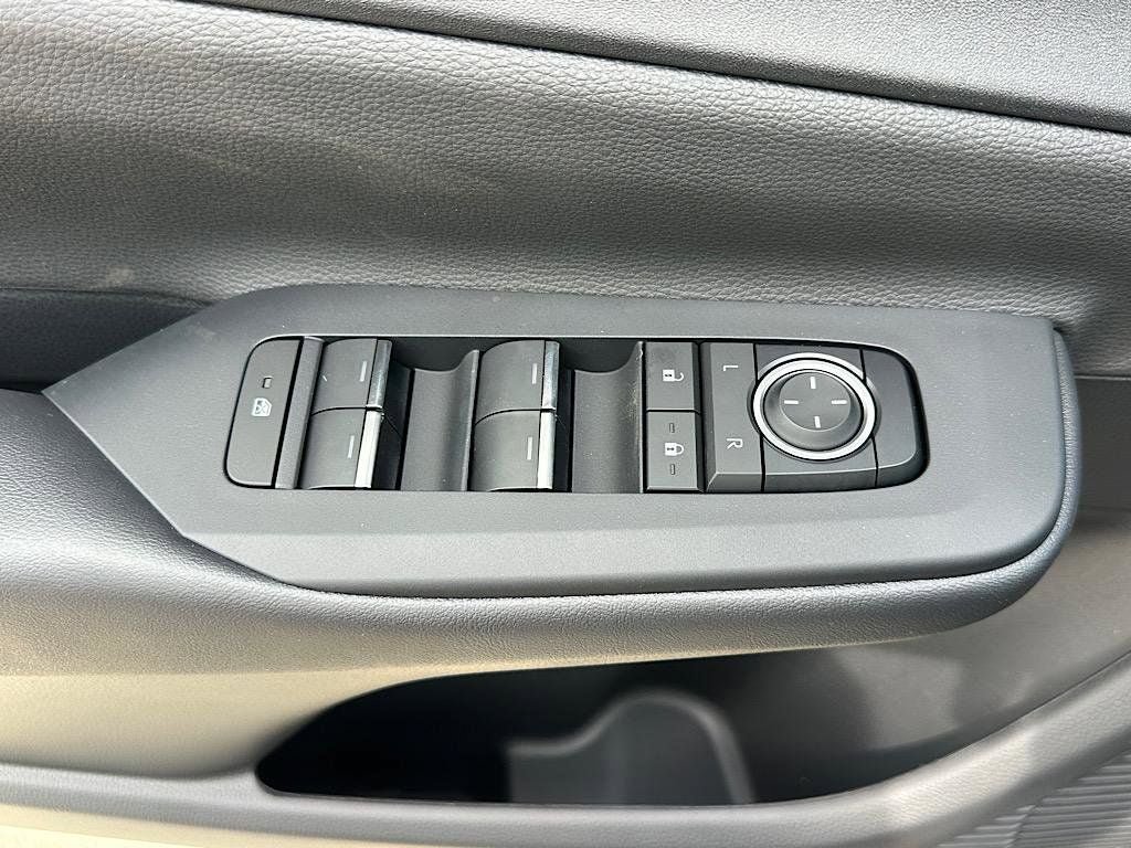 New 2026 Toyota Prius Plug-In Hybrid FWD image 9