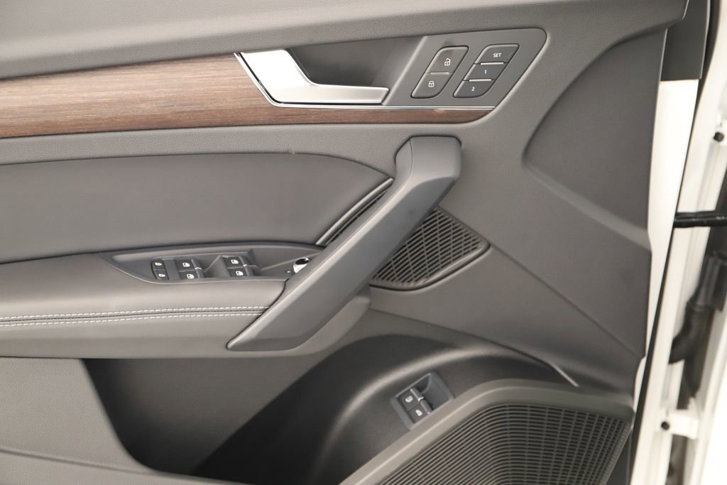 Certified 2025 Audi Q5 e Premium Plus w/ Premium Plus Package image 23
