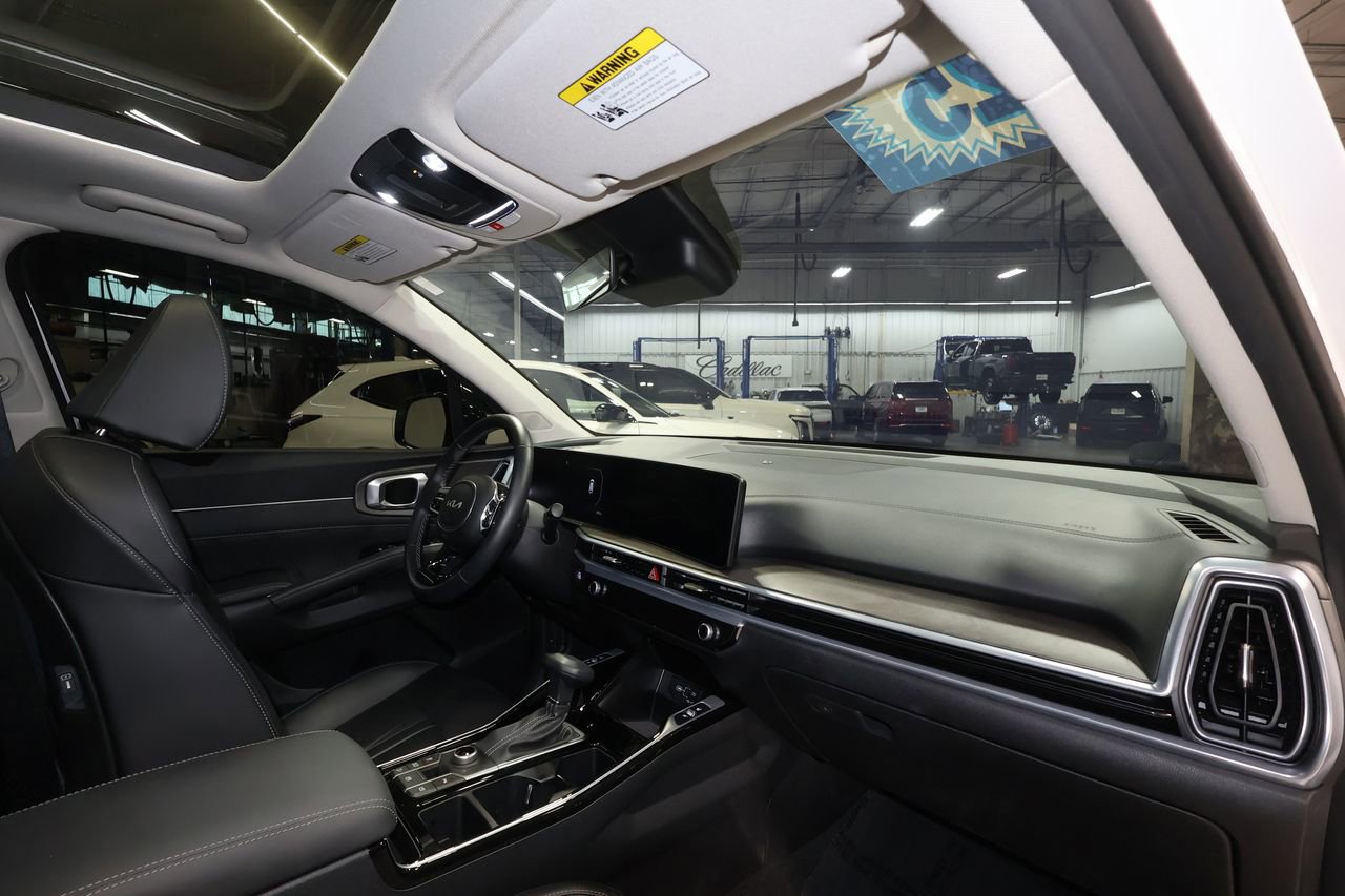 Used 2025 Kia Sorento SX image 29