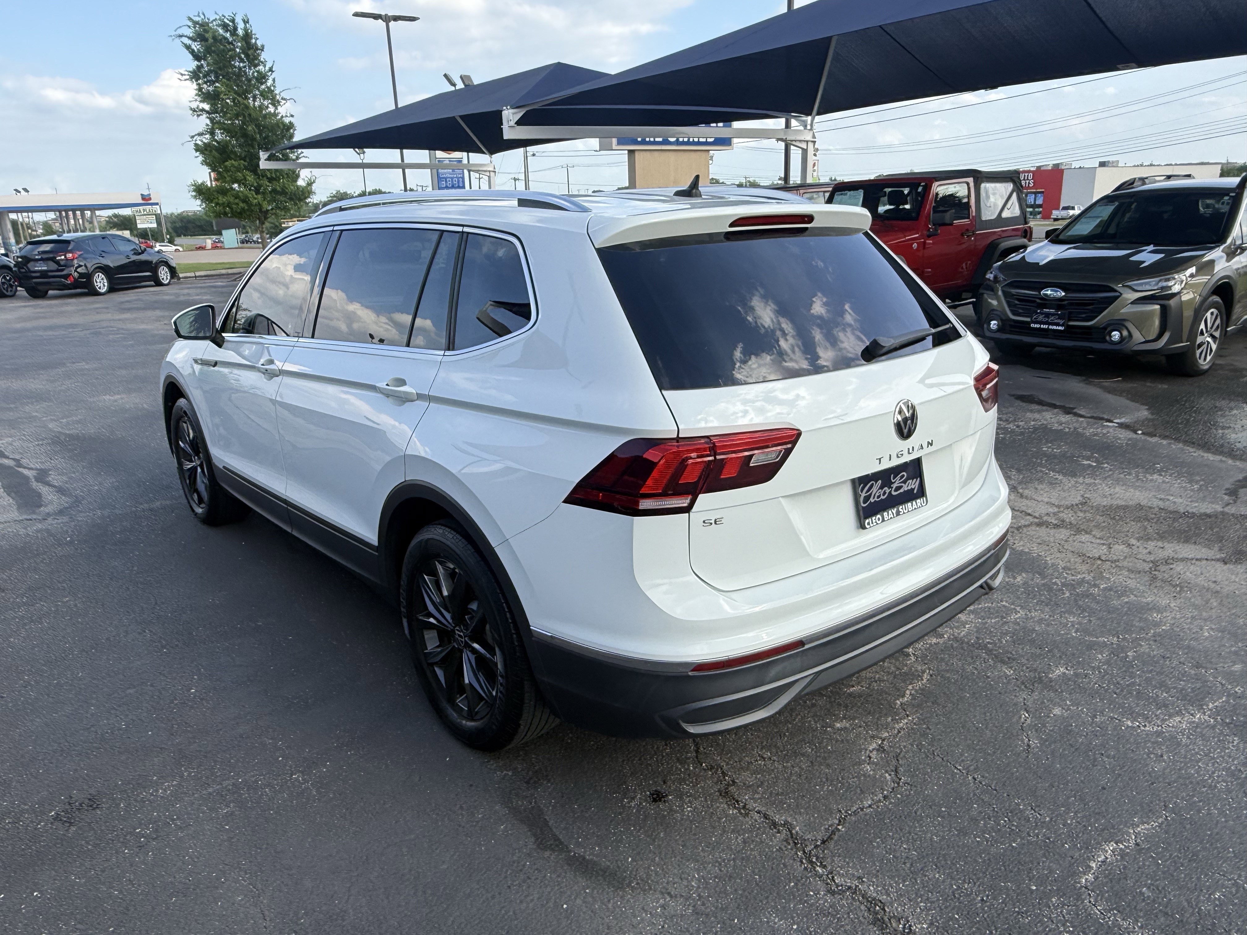 Used 2022 Volkswagen Tiguan SE FWD image 5