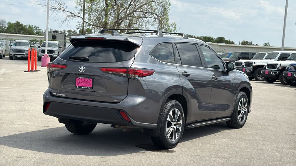 Used 2023 Toyota Highlander XLE image 7