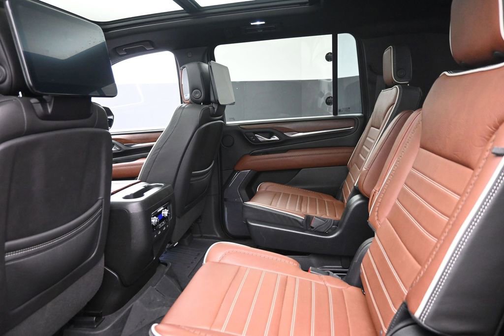 Used 2023 GMC Yukon XL Denali Ultimate w/ LPO, Floor Liner Package AWD/4WD image 11