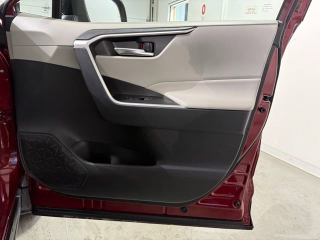 Used 2025 Toyota RAV4 XLE Premium image 28
