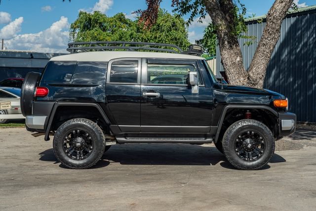 Used 2014 Toyota FJ Cruiser 4WD w/ Upgrade Package image 7