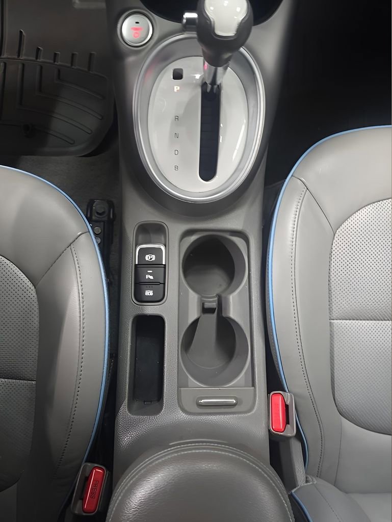 Used 2017 Kia Soul EV + w/ Sun & Fun Package image 28