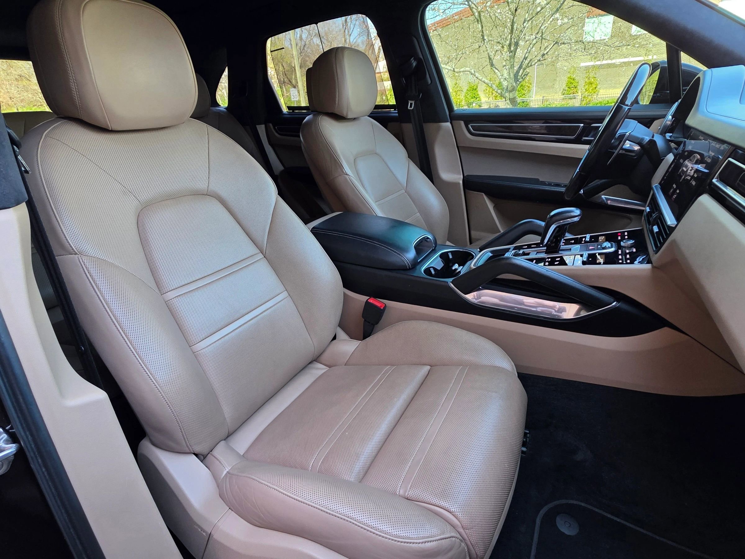 Used 2019 Porsche Cayenne Turbo AWD/4WD image 22