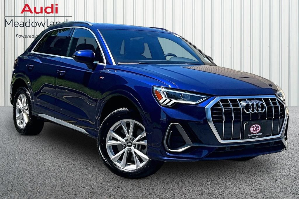 Used 2025 Audi Q3 2.0T Premium w/ Convenience Package AWD/4WD image 3