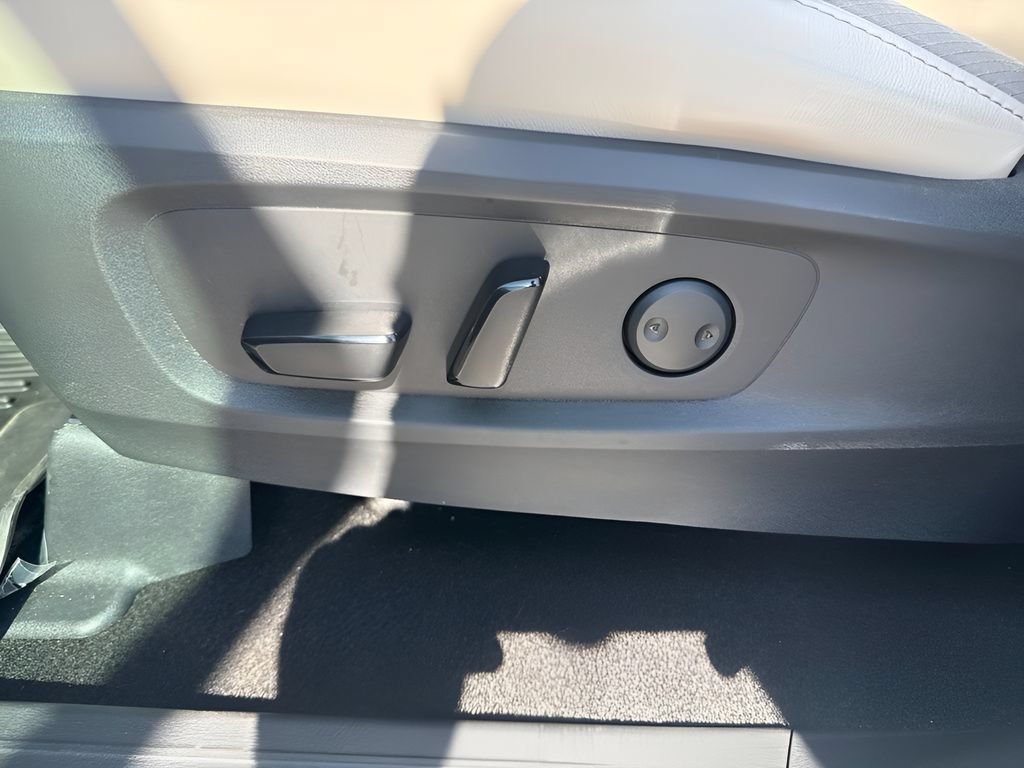 Used 2023 Nissan Pathfinder SL AWD/4WD image 11
