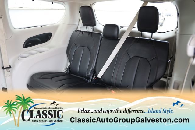 Used 2019 Chrysler Pacifica Touring-L Plus FWD image 16