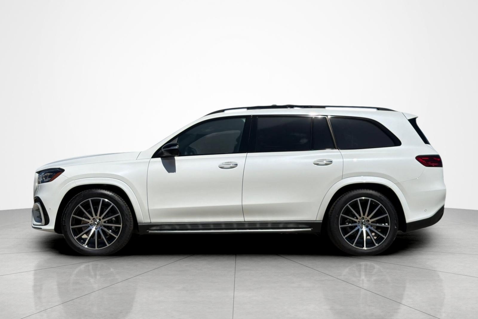 New 2025 Mercedes-Benz GLS 580 4MATIC image 2