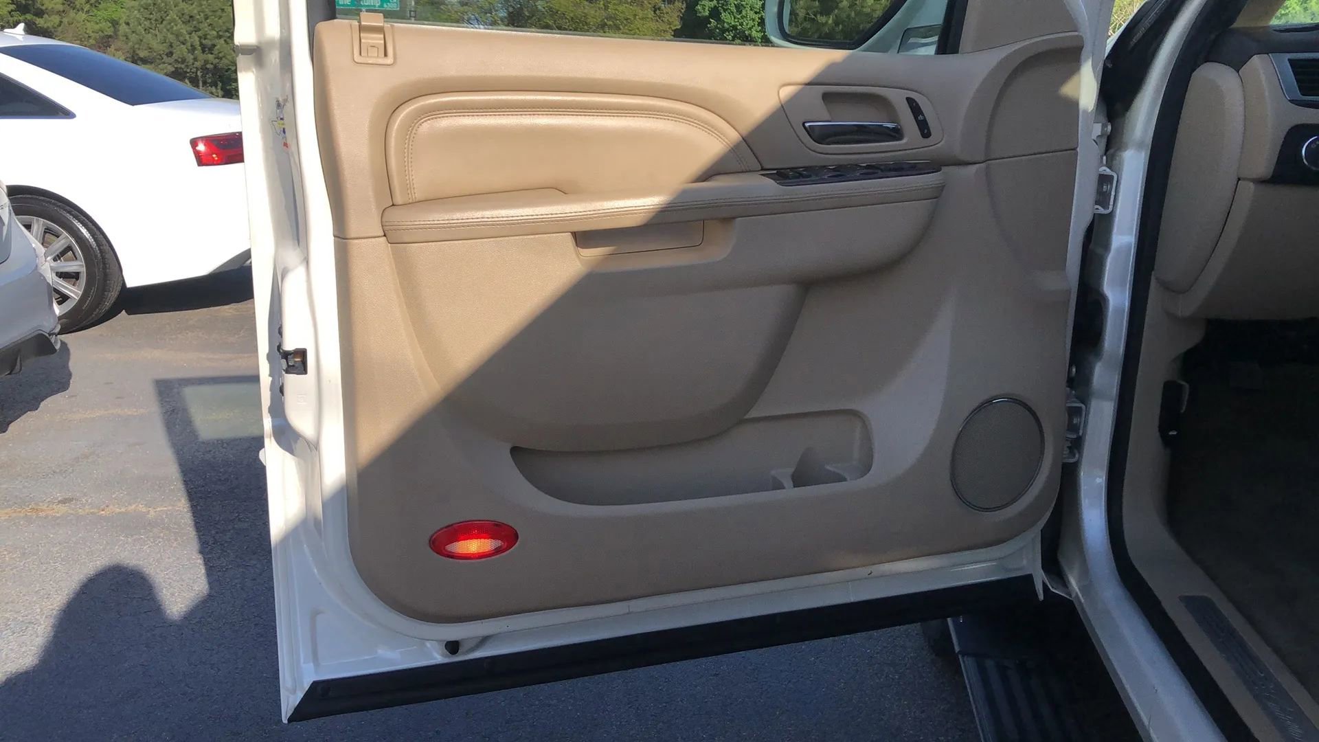 Used 2012 Cadillac Escalade Premium image 26