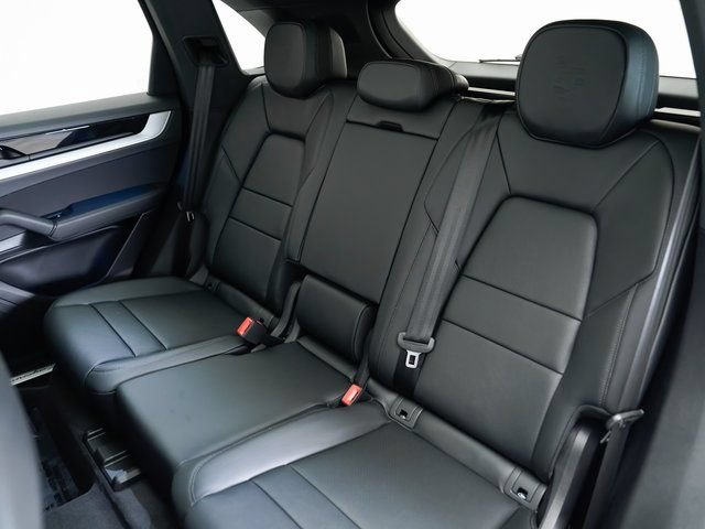 Certified 2025 Porsche Cayenne AWD/4WD image 25