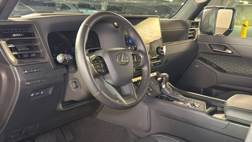 Used 2024 Lexus GX 550 AWD/4WD image 24