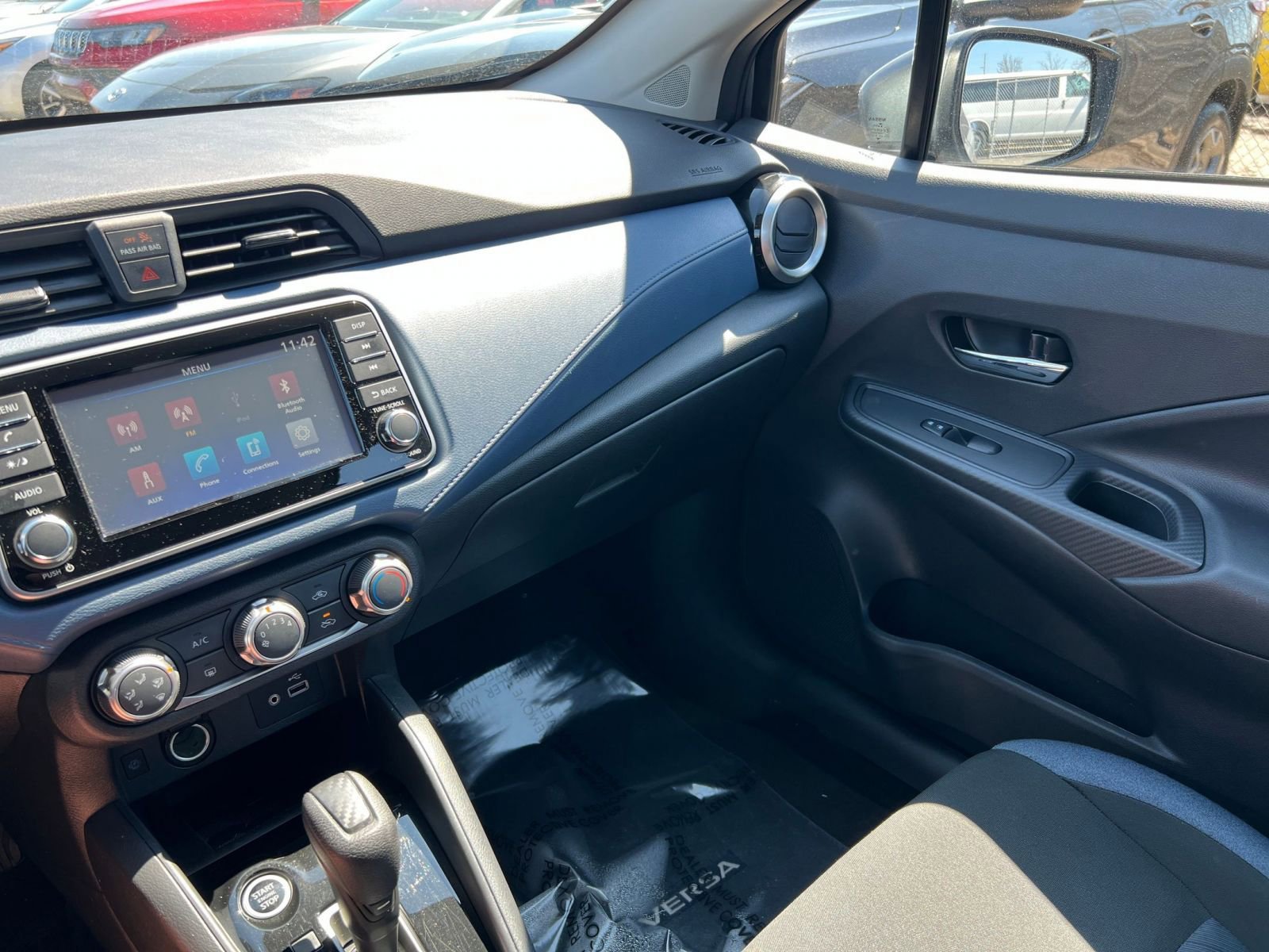 Used 2025 Nissan Versa SV FWD image 36
