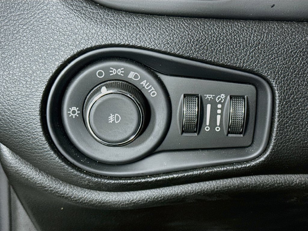 Used 2020 Jeep Renegade Trailhawk w/ Premium Leather Group AWD/4WD image 10