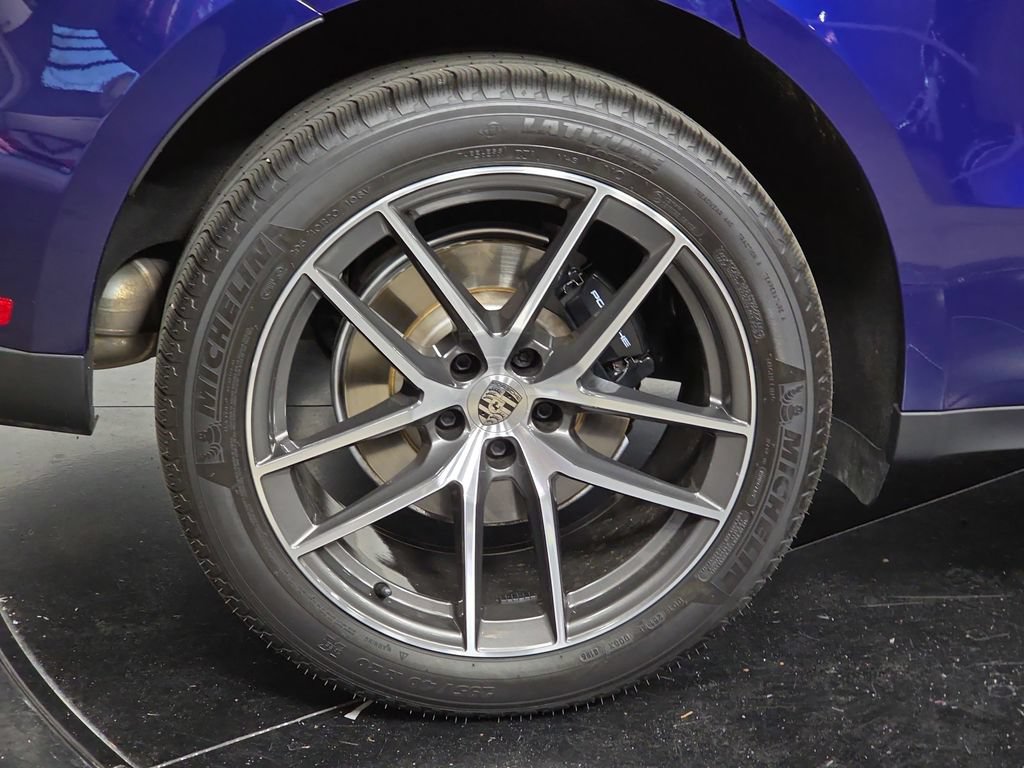 Certified 2025 Porsche Macan AWD/4WD image 29
