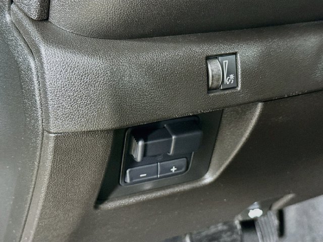 Used 2023 Chevrolet Colorado Trail Boss w/ Technology Package AWD/4WD image 12