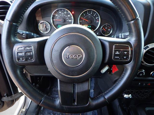 Used 2016 Jeep Wrangler Unlimited Rubicon w/ Connectivity Group image 12