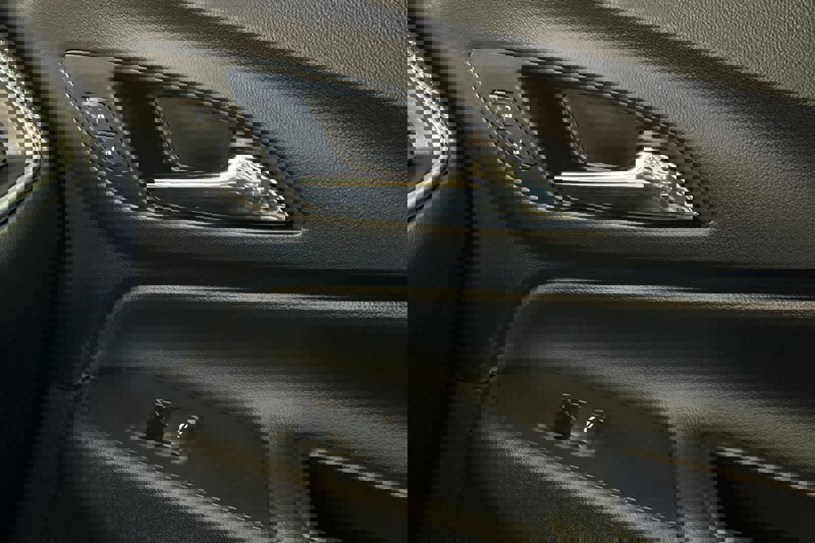 Used 2021 Chevrolet Equinox LT w/ Driver Convenience Package image 21