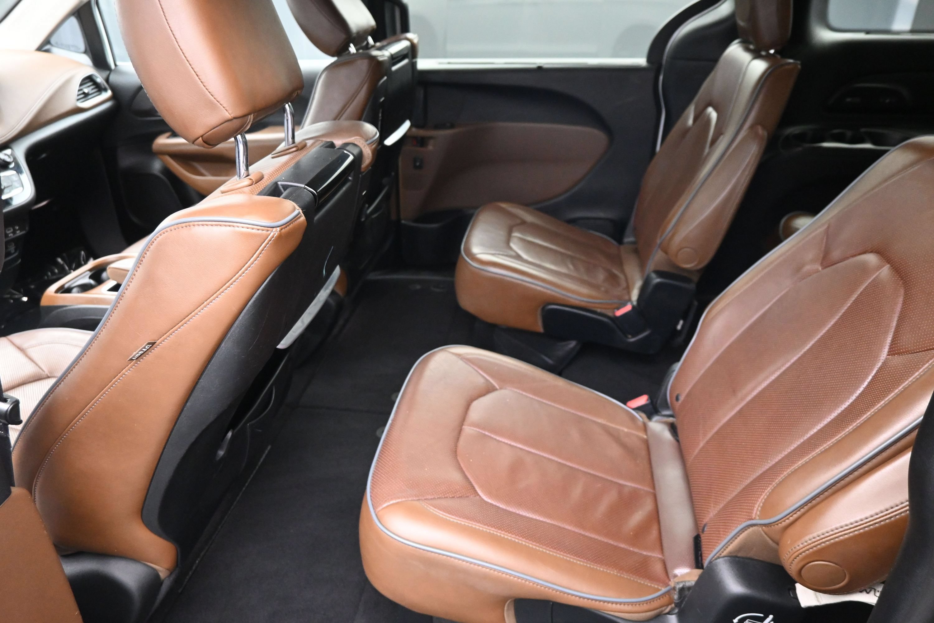 Used 2017 Chrysler Pacifica Limited FWD image 13