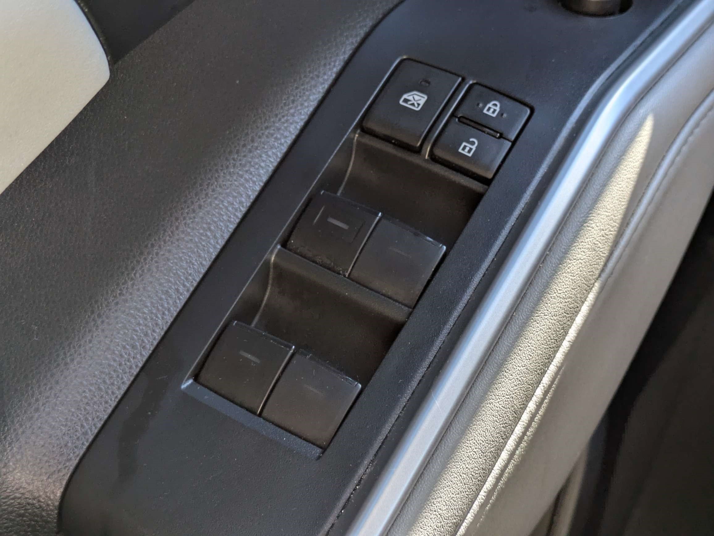 Used 2023 Toyota Highlander XLE FWD image 31