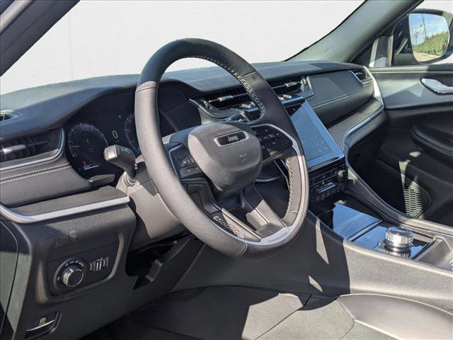 New 2025 Jeep Grand Cherokee Altitude image 3