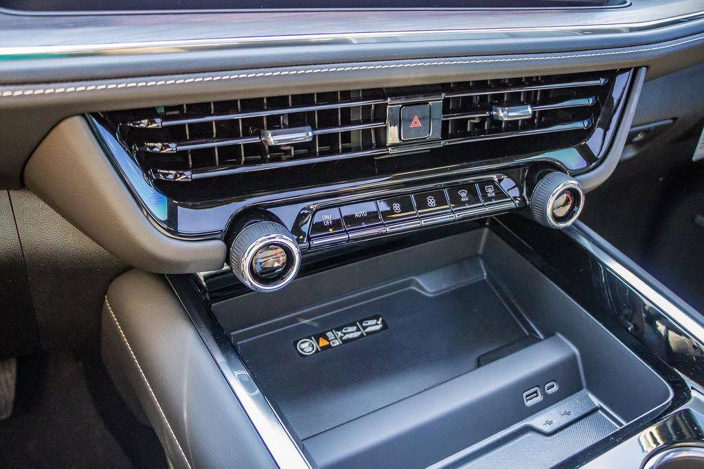 New 2026 Chevrolet Suburban Premier image 30