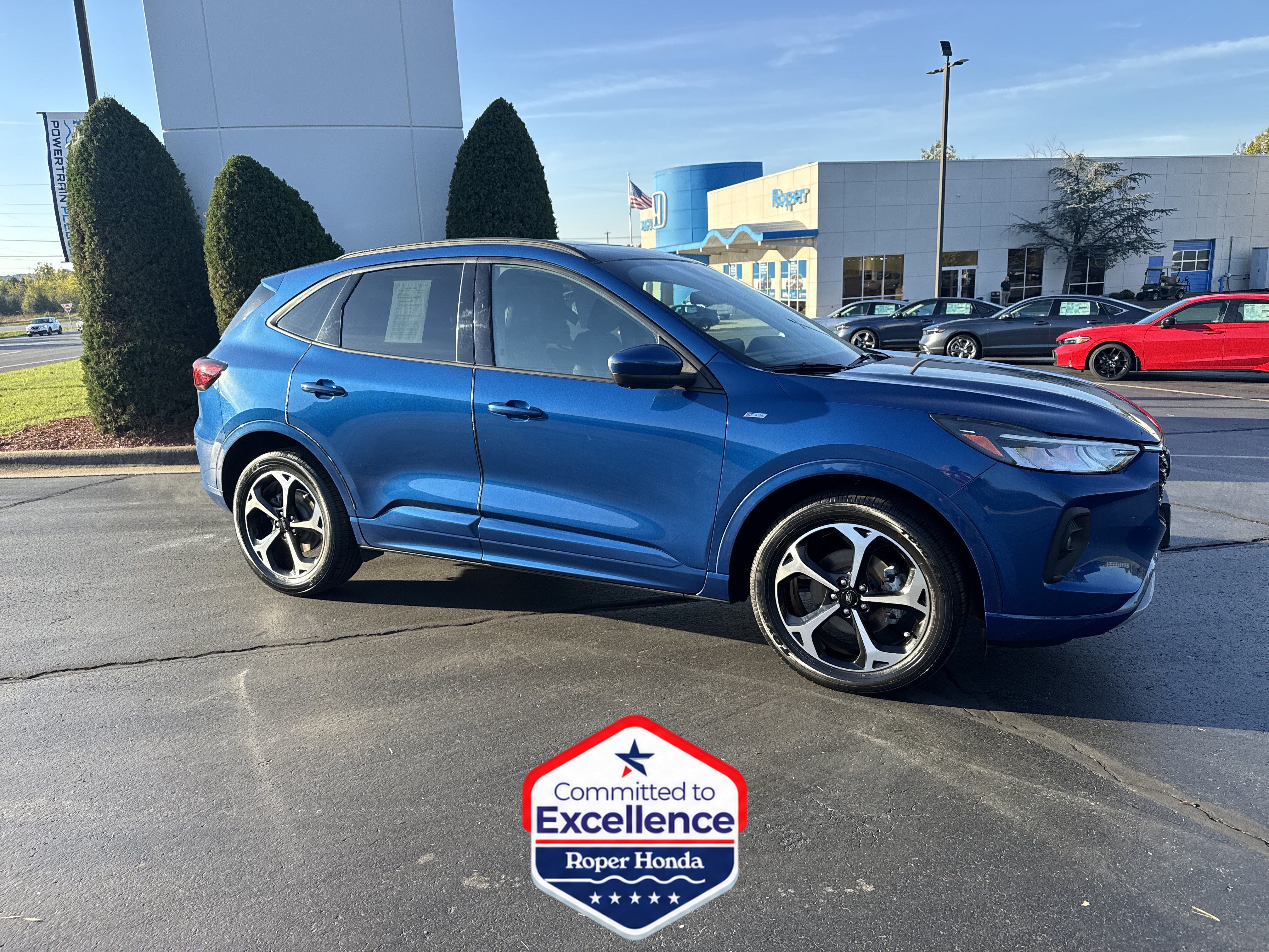 Used 2023 Ford Escape ST-Line Select w/ Tech Pack #2 AWD/4WD image 1