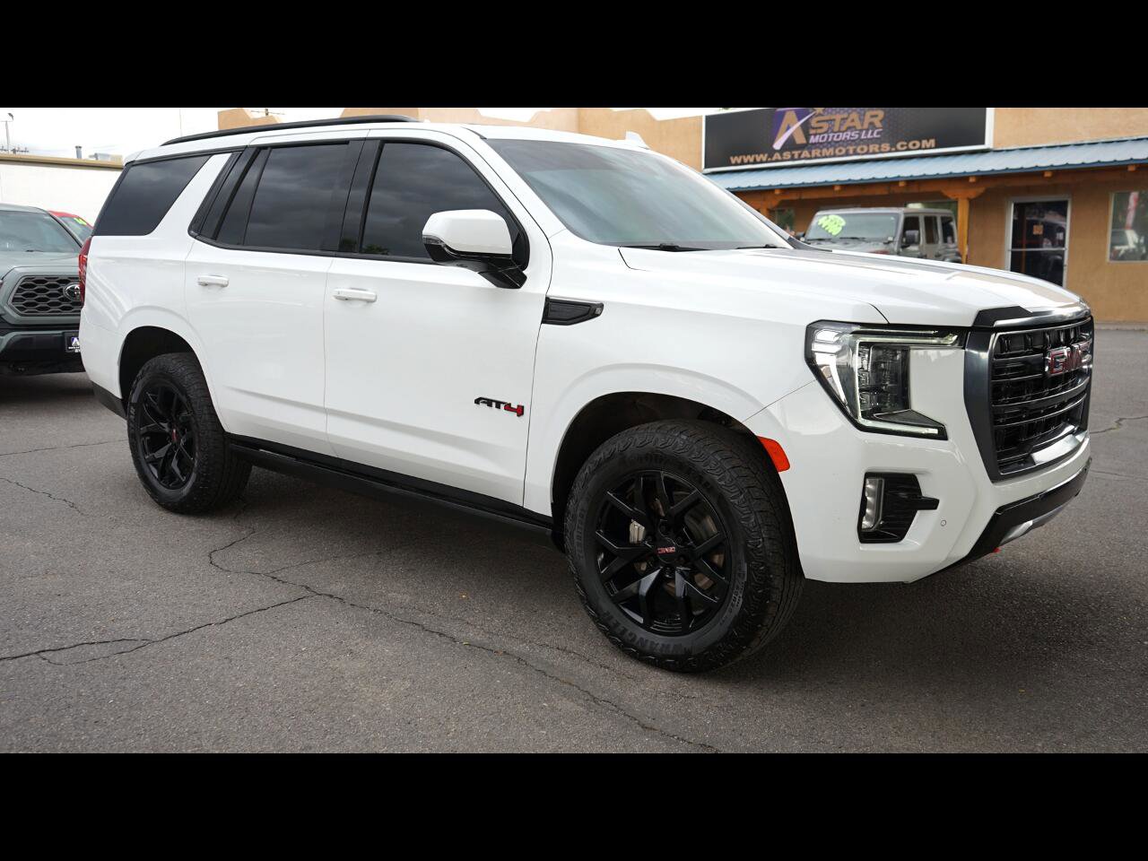 Used 2022 GMC Yukon AT4 image 1